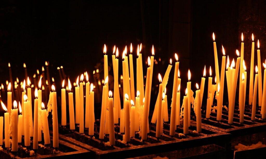 Divination par les bougies – Divination avec les Bougies : Connexion Spirituelle et Rituels Sacrés