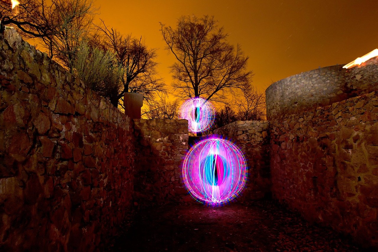 Orbes : Boules d’Énergie Lumineuse et Messages de l’Au-Delà