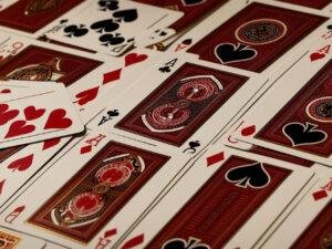 Lire la suite à propos de l’article Jeu de 32 Cartes: Découvrez l’Art Divinatoire des Voyantes